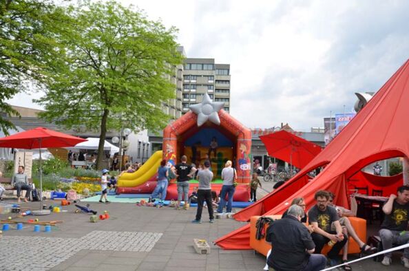 Hüpfburg 5x6,5x5m mit Rutsche für 1 Tag mieten mit Service